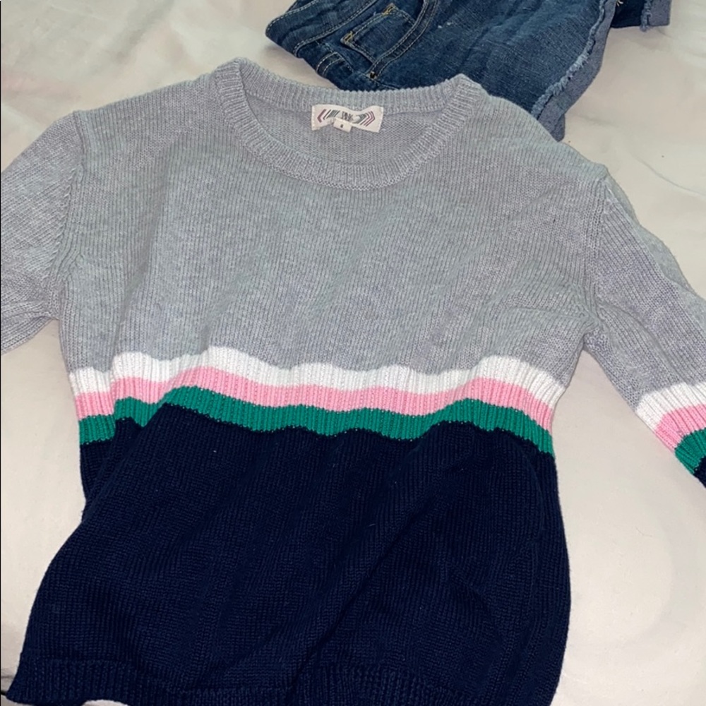 Cute kinda cropped sweater